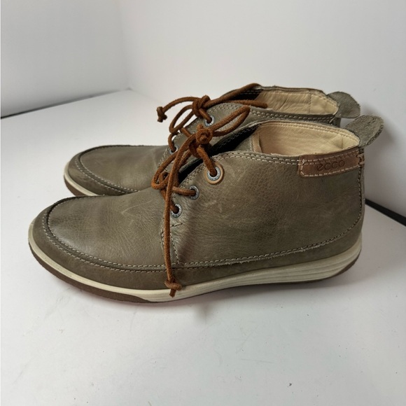 ECCO Chase II  Leather Bootie - Picture 1 of 9